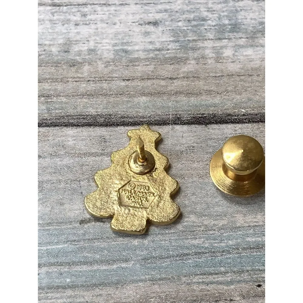 HALLMARK Cards 1983 Christmas Tree Pin‎ Gold Tone Winter Holiday Lapel Hat